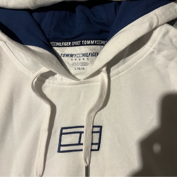 ⭐️ tommy hilfiger hoodie - Picture 2 of 3